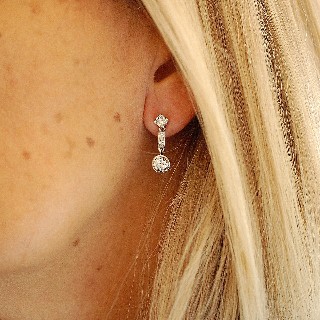  Boucles d'oreilles Dormeuses en or gris 18k et Platine vers 1930 avec Diamants.