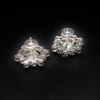 Boucles d'oreilles en Or 18k & Platine avec Diamants brillants.