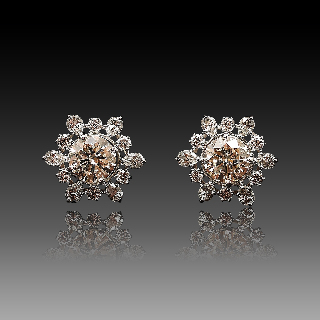 Boucles d'oreilles en Or 18k & Platine avec Diamants brillants.