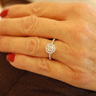 Solitaire en or rose 18 Cts avec Diamant brillant 0,72 Cts F-VS2 + 0.30 Cts.