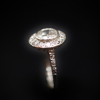 Bague entourage vers 1930 en platine avec 1.75 Ct de Diamants.Taille 51-52