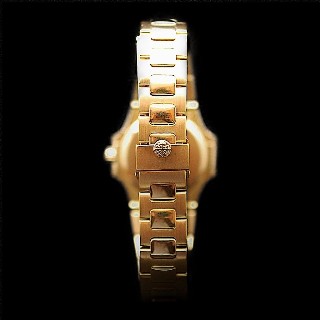 Montre Patek Philippe Nautilus Dame Or jaune 18k de 1986. Quartz.