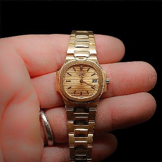 Montre Patek Philippe Nautilus Dame Or jaune 18k de 1986. Quartz.