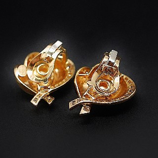 Boucles d'oreilles Clips en or 18k massif avec Diamants brillants. Boucles d'oreilles Clips en or 18k massif avec Diamants brillants.