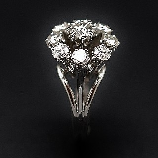Bague entourage Or Jaune 18K et Platine Vers 1930 avec Diamants. Bague entourage Or Jaune 18K et Platine Vers 1930 avec Diamants.