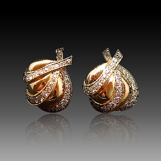 Boucles d'oreilles Clips en or 18k massif avec Diamants brillants. Boucles d'oreilles Clips en or 18k massif avec Diamants brillants.