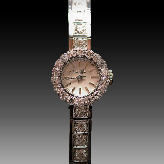 Montre Dame "Luxe" Or gris 18 K et platine avec 4.0 Cts de Diamants Vers 1965. Mécanique .