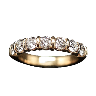 Demi Alliance or jaune 18k avec Diamants Brillants . Taille 53. Demi Alliance or jaune 18k avec Diamants Brillants . Taille 53.