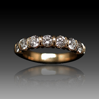 Demi Alliance or jaune 18k avec Diamants Brillants . Taille 53. Demi Alliance or jaune 18k avec Diamants Brillants . Taille 53.