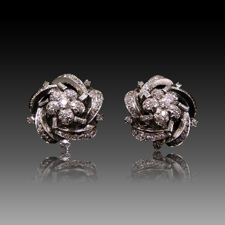 Boucles d'Oreilles "clip" en Or gris et Platine avec  Diamants vers 1950