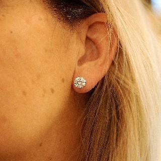 Puces d'oreilles en Platine avec Diamants brillants 2,28 Cts et 2,26 Cts. K-VVS1-SI1.