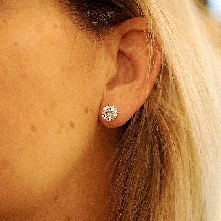 Puces d'oreilles en Platine avec Diamants brillants 2,28 Cts et 2,26 Cts. K-VVS1-SI1. Puces d'oreilles en Platine avec Diamants brillants 2,28 Cts et 2,26 Cts. K-VVS1-SI1.
