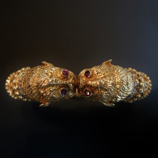  Bracelet "Têtes de Lions" signé LALAOUNIS or jaune 18 k , rubis et diamants