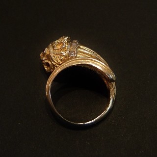 Bague "Tête de Lion" signée LALAOUNIS or jaune 18k rubis et diamants.Taille 52.