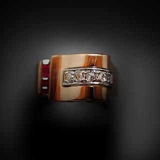 Bague Tank vintage vers 1940 en Or 18K et Platine avec Diamants et Verneuils. Bague Tank vintage vers 1940 en Or 18K et Platine avec Diamants et Verneuils.