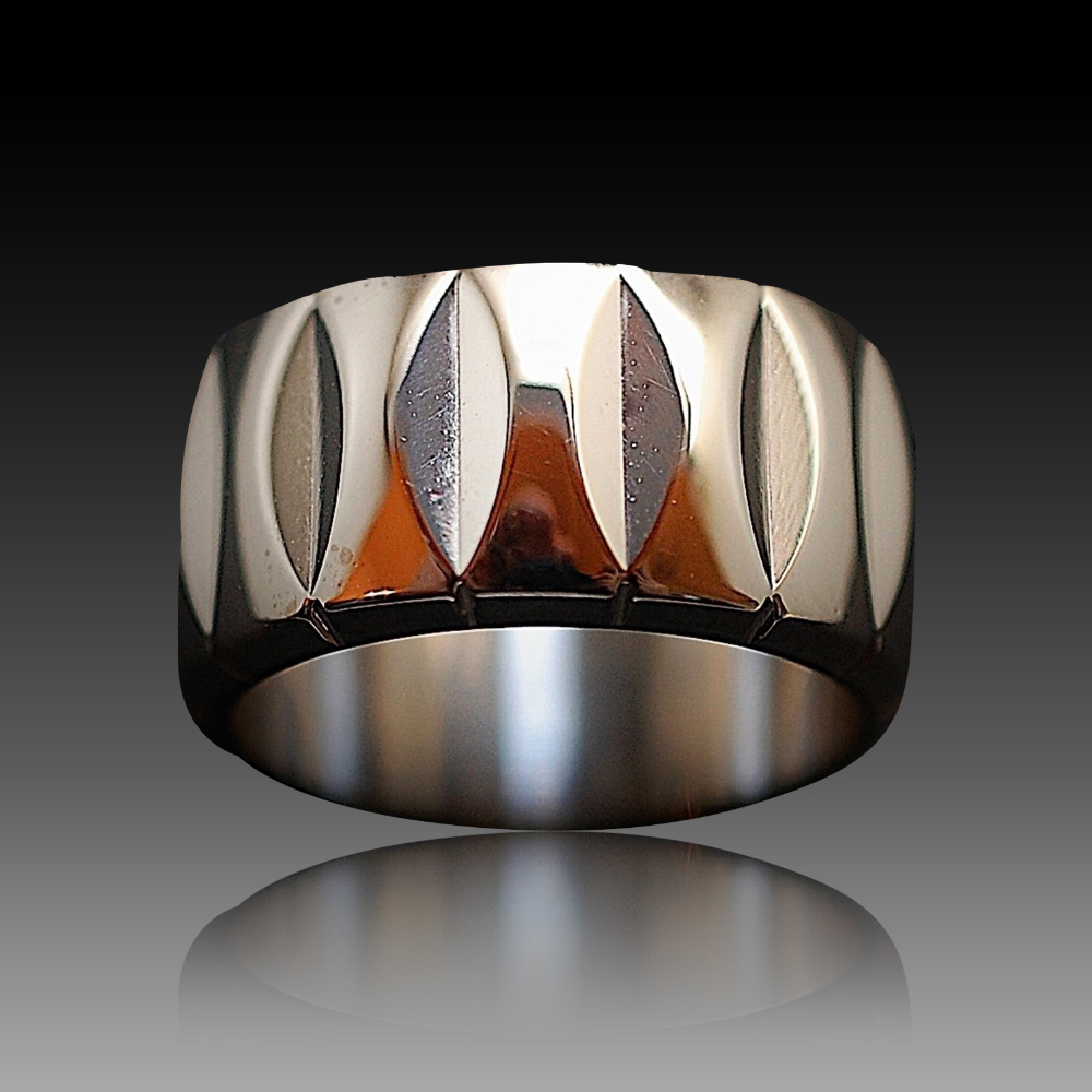 Bague Boucheron Or gris 18k Massif . Taille 51 . Bague Boucheron Or gris 18k Massif . Taille 51 .