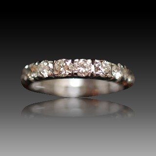 Alliance or gris 18k avec 2.30 Cts de Diamants Brillants . Taille 54.