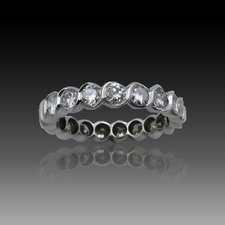 Alliance or gris 18k avec 1.87 Cts de Diamants Brillants G-VS. Taille 53.