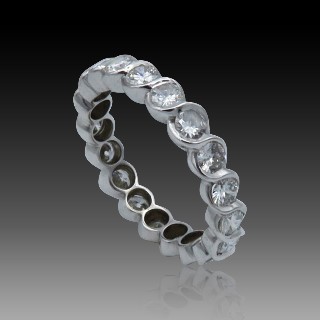 Alliance or gris 18k avec 1.87 Cts de Diamants Brillants G-VS. Taille 53.