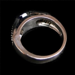 Bague en or gris 18k avec saphir fin et diamants .Taille 52-53