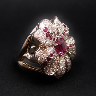 Bague "Fleur" en or gris 18k avec Saphirs roses et Diamants Extrablancs. Taille 53.5