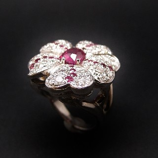 Bague "Fleur" en or gris 18k avec Saphirs roses et Diamants Extrablancs. Taille 53.5