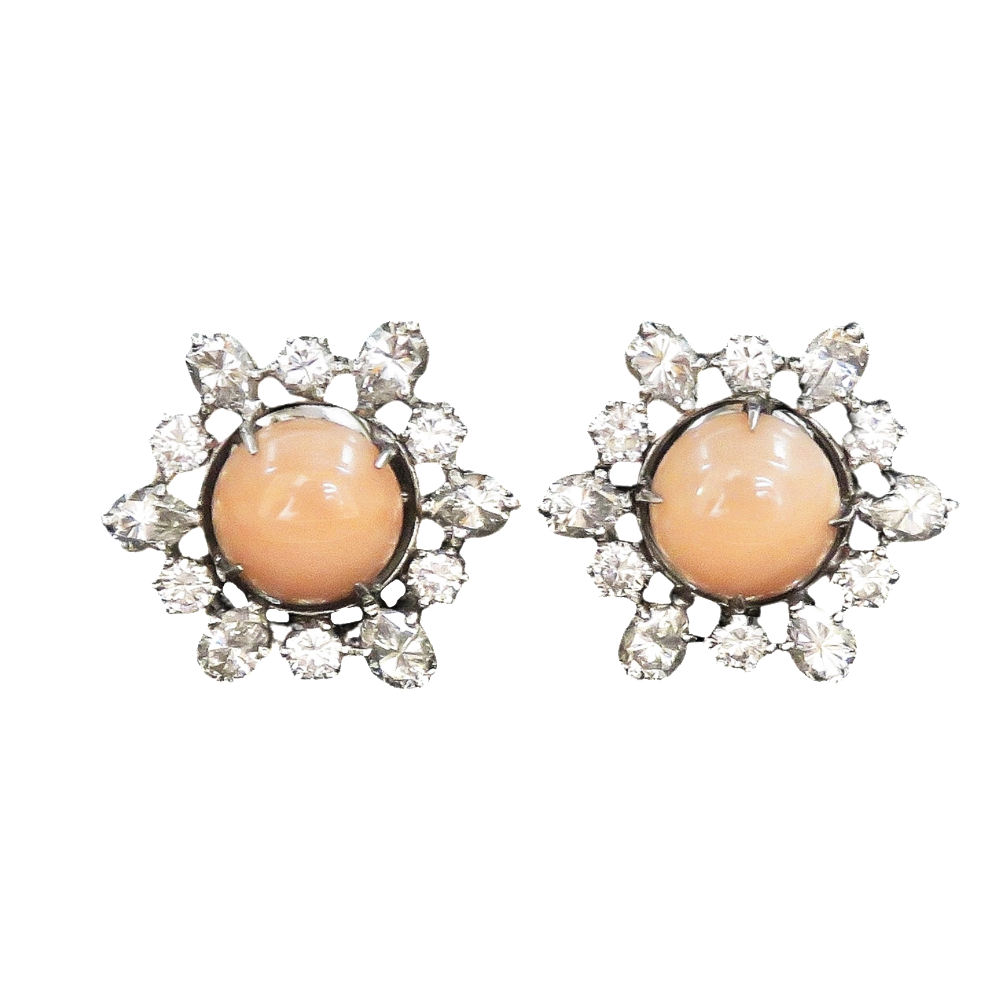 Boucles d'oreilles en Or 18k & Platine avec Diamants brillants et Corail. Boucles d'oreilles en Or 18k & Platine avec Diamants brillants et Corail.