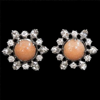 Boucles d'oreilles en Or 18k & Platine avec Diamants brillants et Corail. Boucles d'oreilles en Or 18k & Platine avec Diamants brillants et Corail.