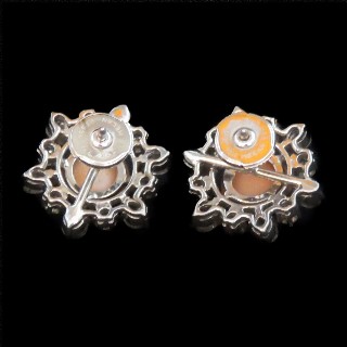 Boucles d'oreilles en Or 18k & Platine avec Diamants brillants et Corail. Boucles d'oreilles en Or 18k & Platine avec Diamants brillants et Corail.