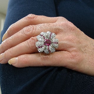 Bague "Fleur" en or gris 18k avec Saphirs roses et Diamants Extrablancs. Taille 53.5