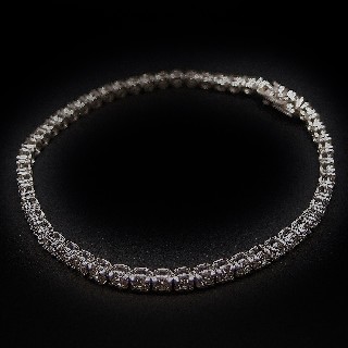 Bracelet ligne en or gris 18k avec 5.80 Cts de Diamants brillants Extrablancs.