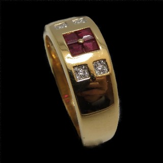 Bague Or Jaune 18K, Rubis et Diamants brillants. Taille 59