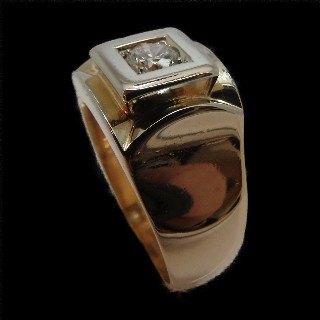 Bague Chevalière Homme en or jaune et gris 18k avec diamant brillant.