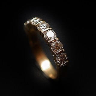 Demi Alliance or jaune 18k avec Diamants Brillants . Taille 53.