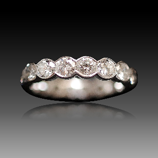 Alliance or gris 18k avec 3.40 Cts de Diamants Brillants H-VS. Taille 53-54.