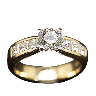 Solitaire Diamant de 1.01 Cts I-SI1 + 1.20 Cts sur côtés en Or jaune 18 Cts . Solitaire Diamant de 1.01 Cts I-SI1 + 1.20 Cts sur côtés en Or jaune 18 Cts .