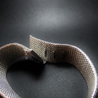Bracelet Ceinture en or gris 18 Carats massif . Poids : 78.0 Grs
