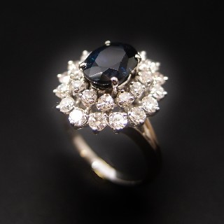  Bague Or gris 18K Avec Saphir fin 2 cts et double entourage diamants .Taille 50.