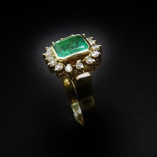 Bague Or Jaune 18K, Emeraude Colombie et Diamants brillants.