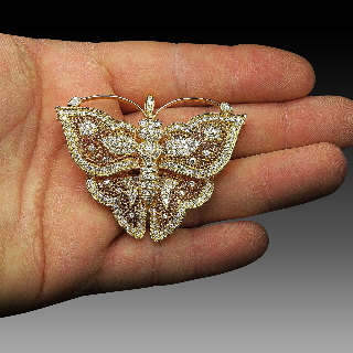 Broche Pendentif Papillon Or jaune 18 Cts massif et Diamants Brillants et Poires