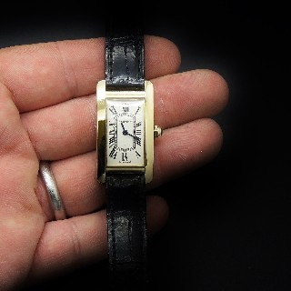 Montre Cartier Tank Américaine Dame Or Jaune 18k Petit modèle de 2001.