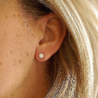 Puces d'oreilles Or gris 18k avec 2 Diamants brillants 0.50 Cts et 0.46 Cts. F et VS2/SI1 Puces d'oreilles Or gris 18k avec 2 Diamants brillants 0.50 Cts et 0.46 Cts. F et VS2/SI1