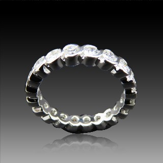 Alliance or gris 18k avec 1,80 Cts de Diamants Brillants G-VS. Taille 53.