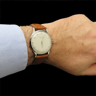 Montre Jaeger LeCoultre Vintage Ronde acier mécanique Vers 1960. Montre Jaeger LeCoultre Vintage Ronde acier mécanique Vers 1960.