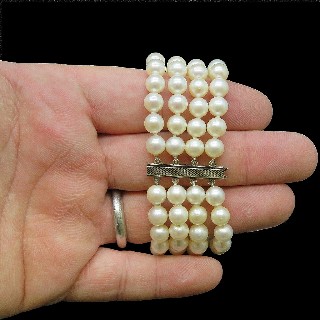 Bracelet de Perles de Culture 4 rangs 6.7 mm Or gris 18 k . 18 cm.