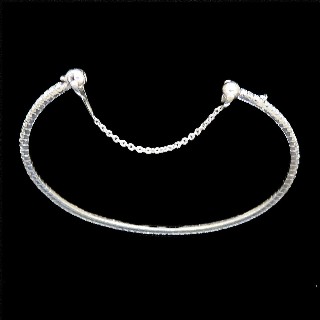 Bracelet Messika Skinny Taille S Or gris 18k Diamants. Prix neuf : 4550€.