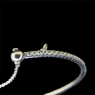 Bracelet Messika Skinny Taille S Or gris 18k Diamants. Prix neuf : 4550€.