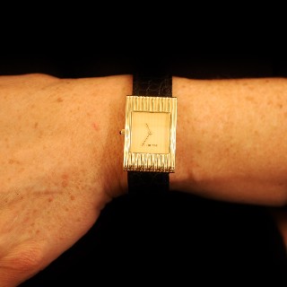 Montre Boucheron homme en Or Jaune 18k Vers 2000 quartz . Montre Boucheron homme en Or Jaune 18k Vers 2000 quartz .