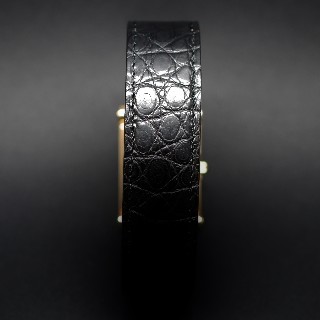 Montre Boucheron homme en Or Jaune 18k Vers 2000 quartz . Montre Boucheron homme en Or Jaune 18k Vers 2000 quartz .