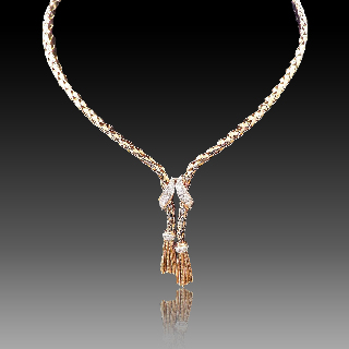 Collier pendentif en or 18 Cts et platine vers 1950  avec diamants .